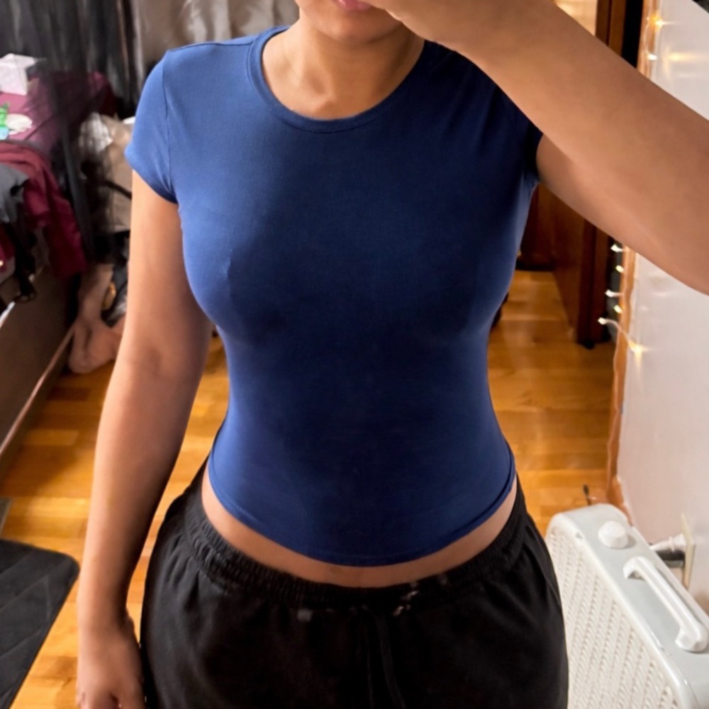 Hollister Women's Navy Short-Sleeve Fitted Top